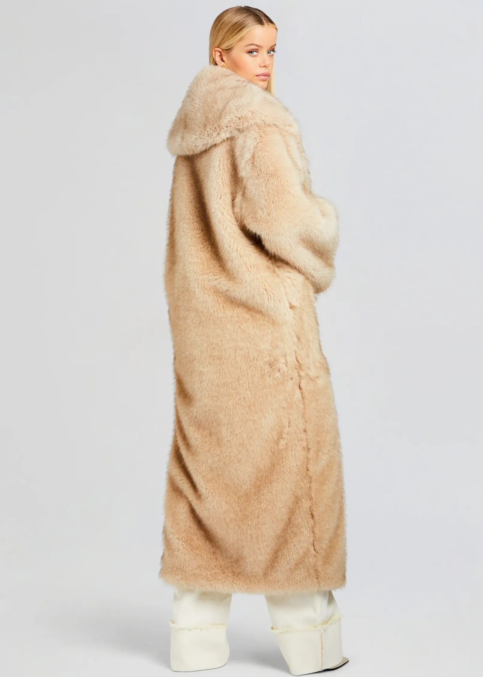 Cheap Averie Faux Fur Coat Night Out